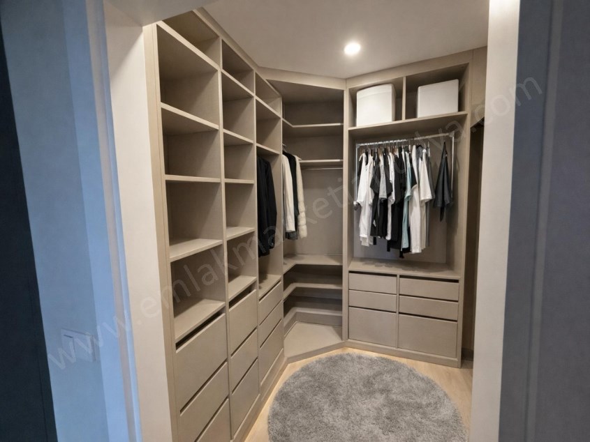 KONYAALTI KONAKLAR BÖLGESİNDE ULTRALÜKS SİTEDE 4+1 ARAKAT