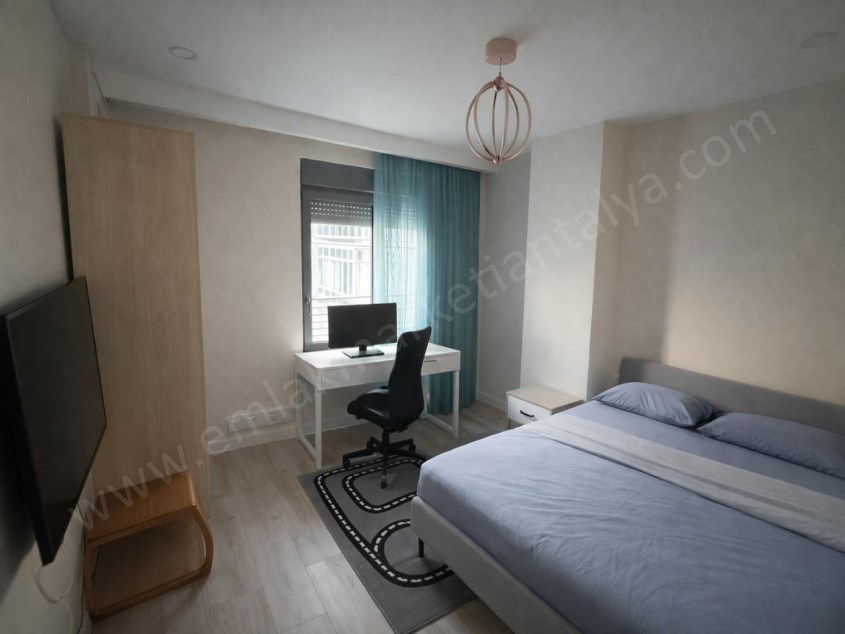 KONYAALTI KONAKLAR BÖLGESİNDE ULTRALÜKS SİTEDE 4+1 ARAKAT