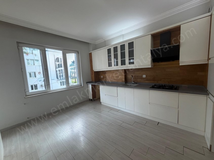 12.CADDE YAKINI SİTE İÇİ ARAKAT GENİŞ 3+1