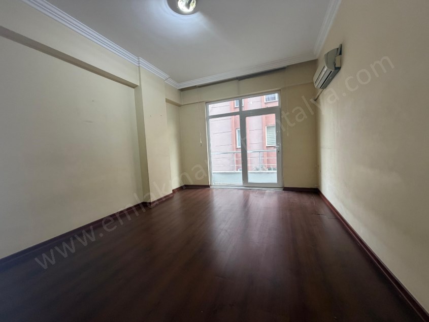 12.CADDE YAKINI SİTE İÇİ ARAKAT GENİŞ 3+1