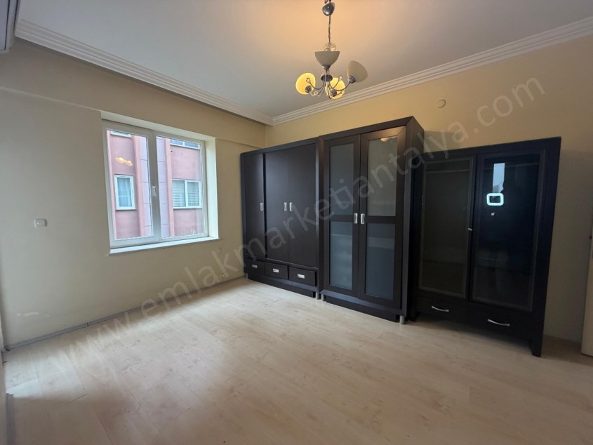 12.CADDE YAKINI SİTE İÇİ ARAKAT GENİŞ 3+1