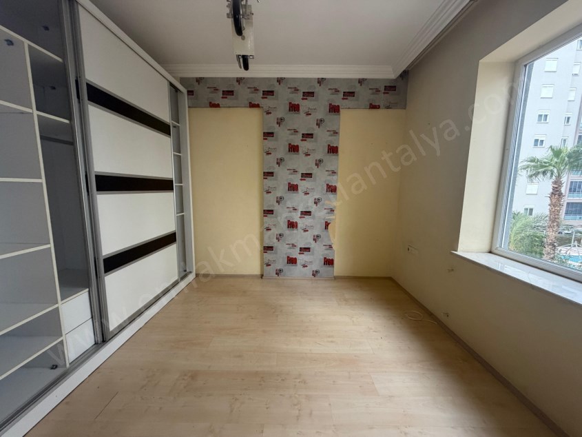 12.CADDE YAKINI SİTE İÇİ ARAKAT GENİŞ 3+1