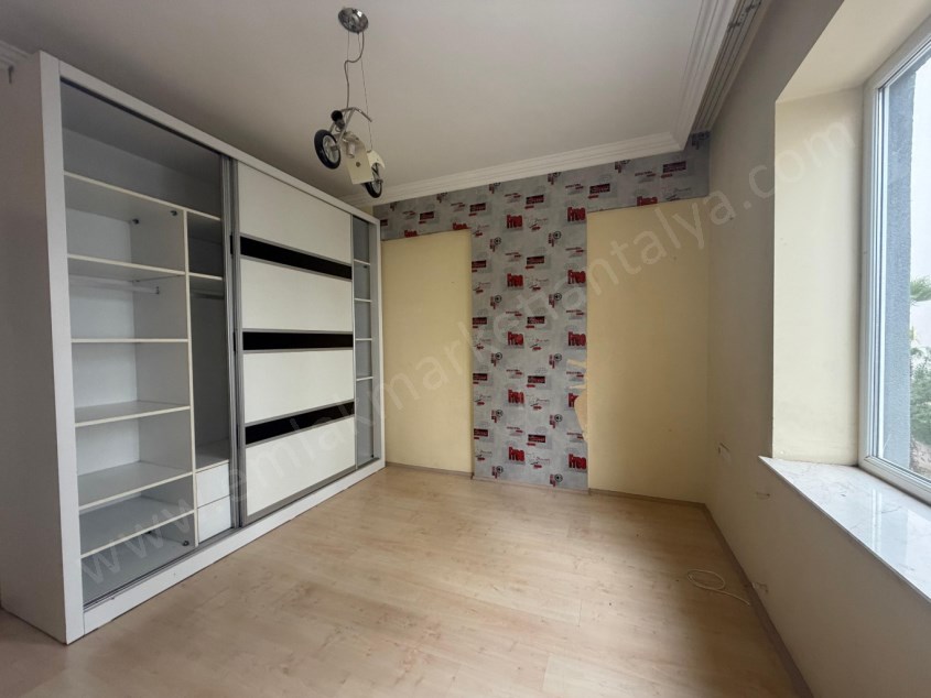 12.CADDE YAKINI SİTE İÇİ ARAKAT GENİŞ 3+1