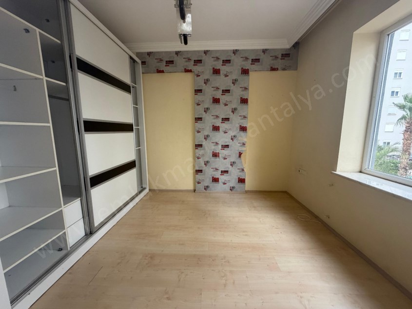 12.CADDE YAKINI SİTE İÇİ ARAKAT GENİŞ 3+1