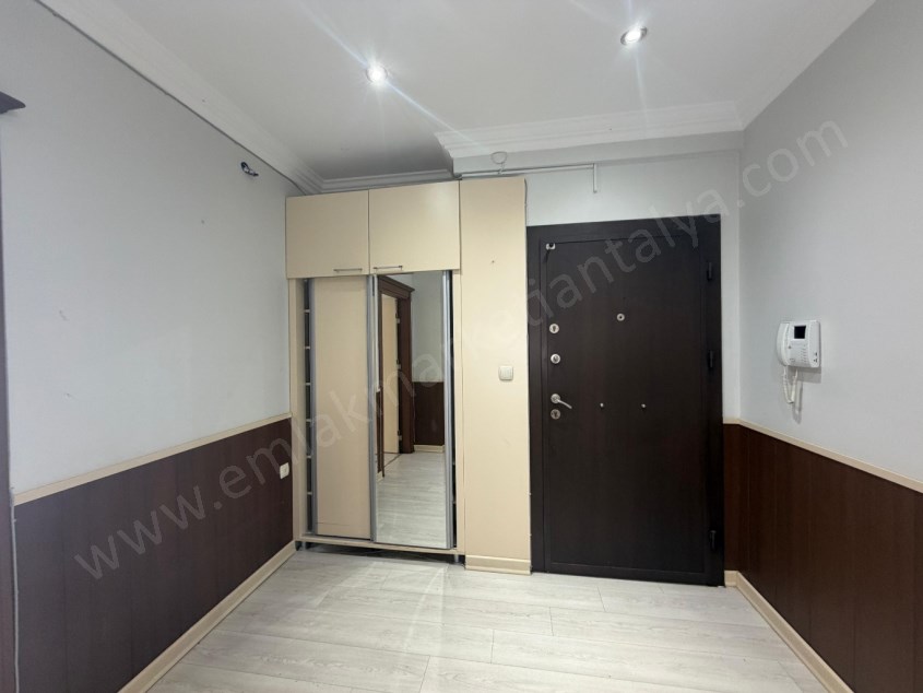 12.CADDE YAKINI SİTE İÇİ ARAKAT GENİŞ 3+1