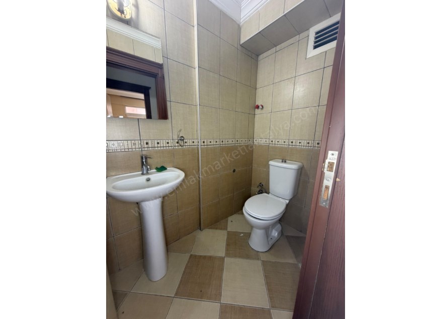 12.CADDE YAKINI SİTE İÇİ ARAKAT GENİŞ 3+1