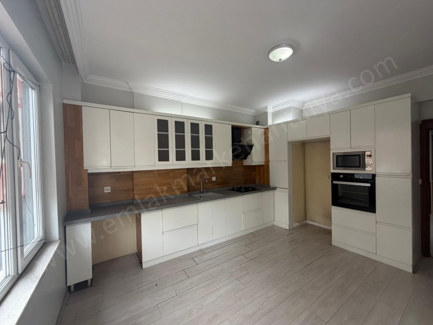 12.CADDE YAKINI SİTE İÇİ ARAKAT GENİŞ 3+1