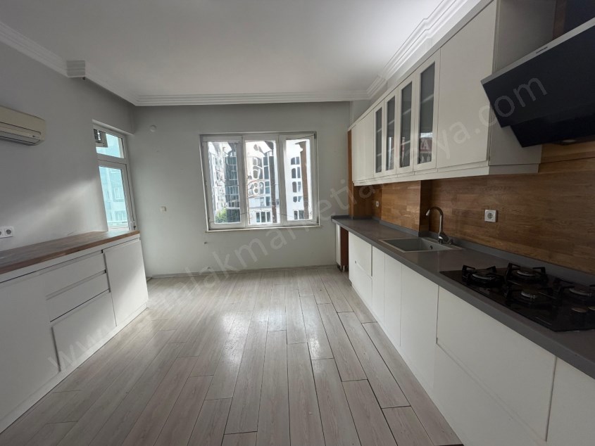 12.CADDE YAKINI SİTE İÇİ ARAKAT GENİŞ 3+1