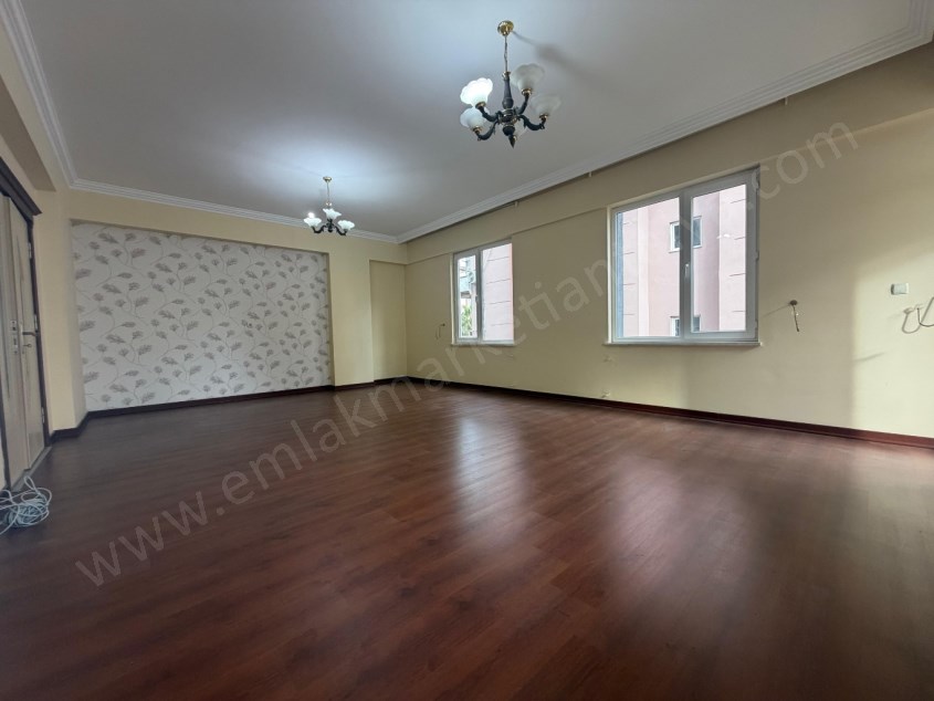 12.CADDE YAKINI SİTE İÇİ ARAKAT GENİŞ 3+1