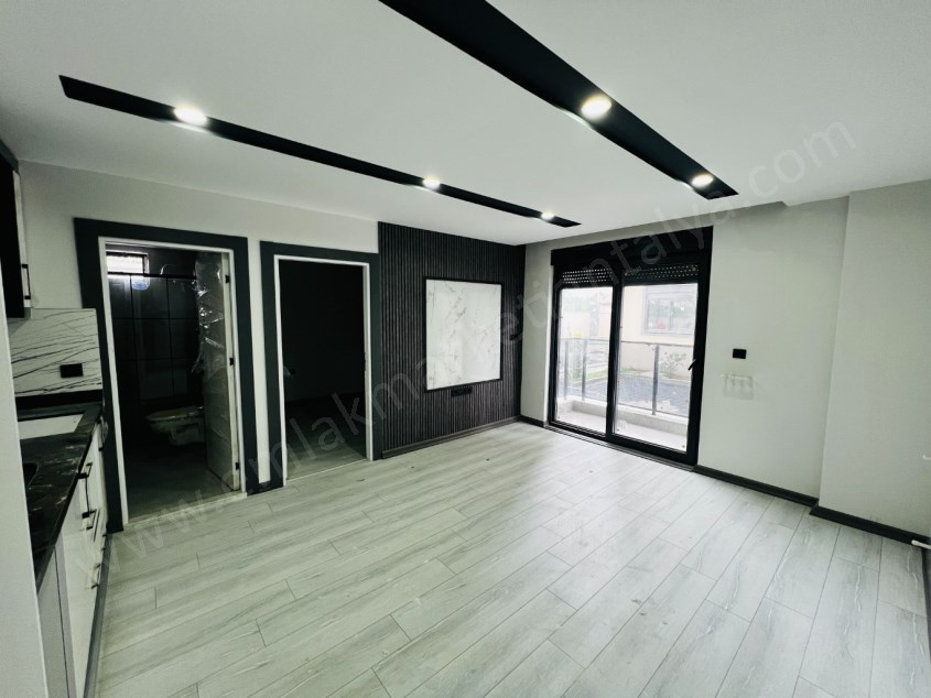 SİTE İÇİNDE YÜZME HAVUZLU LÜKS KULLANIŞLI 1+1 DAİRELER 