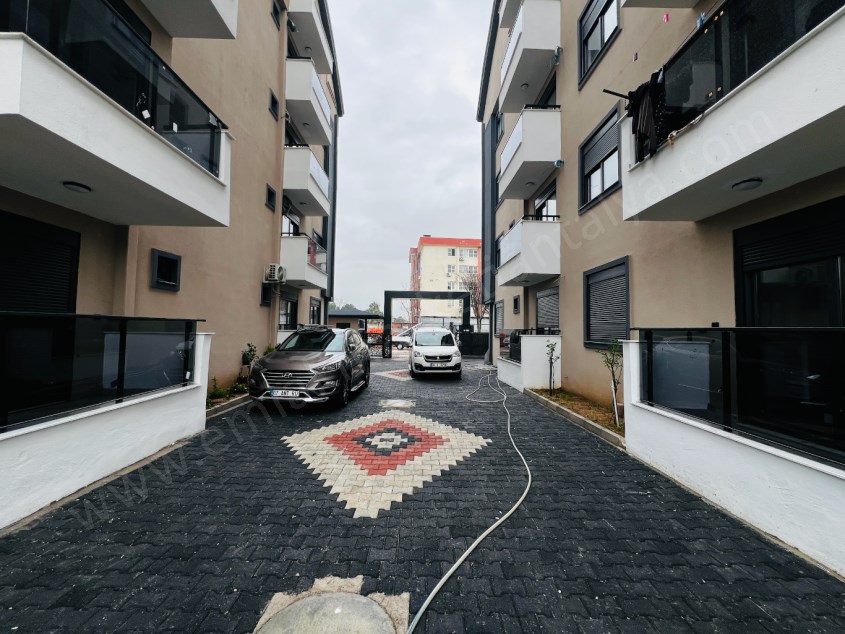 SİTE İÇİNDE YÜZME HAVUZLU LÜKS KULLANIŞLI 1+1 DAİRELER