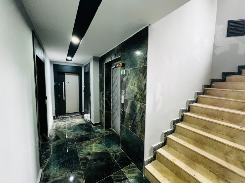 SİTE İÇİNDE YÜZME HAVUZLU LÜKS KULLANIŞLI 1+1 DAİRELER