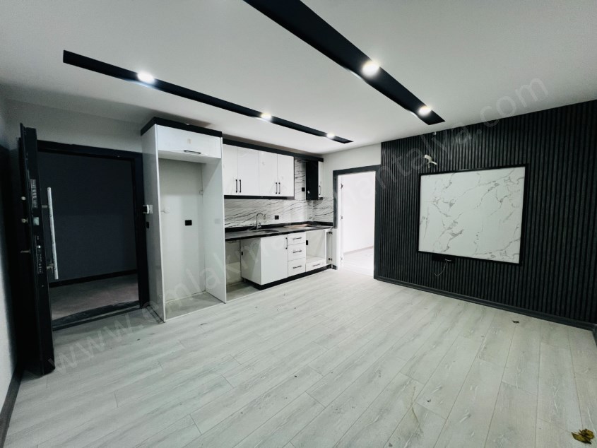 SİTE İÇİNDE YÜZME HAVUZLU LÜKS KULLANIŞLI 1+1 DAİRELER