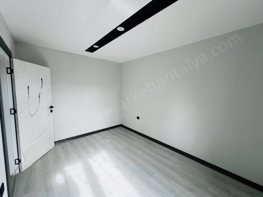 SİTE İÇİNDE YÜZME HAVUZLU LÜKS KULLANIŞLI 1+1 DAİRELER