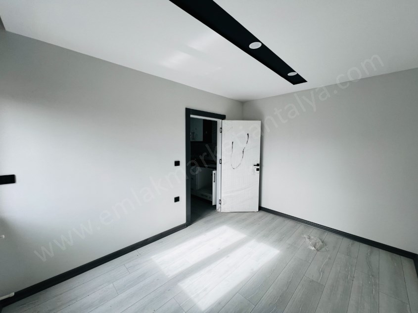 SİTE İÇİNDE YÜZME HAVUZLU LÜKS KULLANIŞLI 1+1 DAİRELER