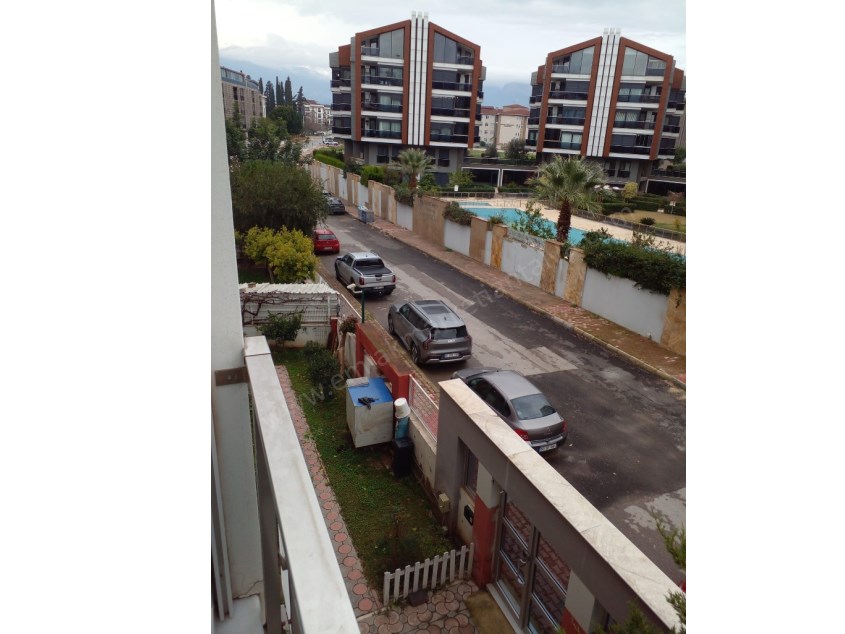  UNCALIDA YÜZME HAVUZLU , D.GAZLI , EBEVEYN BANYOLU KATTA 2+1