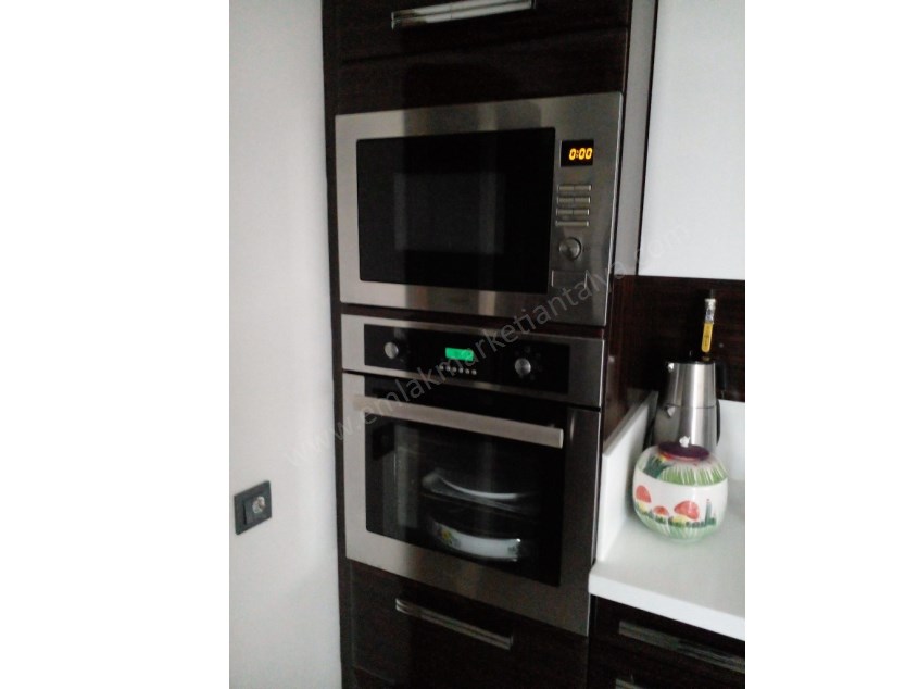  UNCALIDA YÜZME HAVUZLU , D.GAZLI , EBEVEYN BANYOLU KATTA 2+1