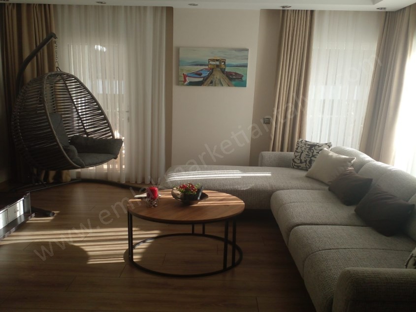  UNCALIDA YÜZME HAVUZLU , D.GAZLI , EBEVEYN BANYOLU KATTA 2+1