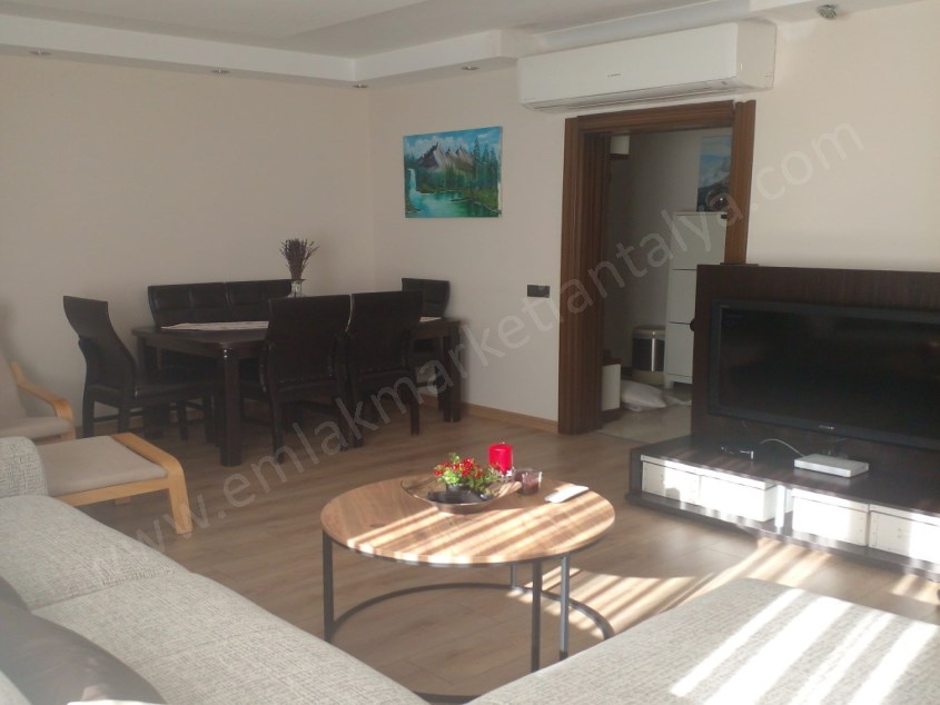  UNCALIDA YÜZME HAVUZLU , D.GAZLI , EBEVEYN BANYOLU KATTA 2+1