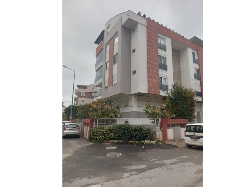  UNCALIDA YÜZME HAVUZLU , D.GAZLI , EBEVEYN BANYOLU KATTA 2+1