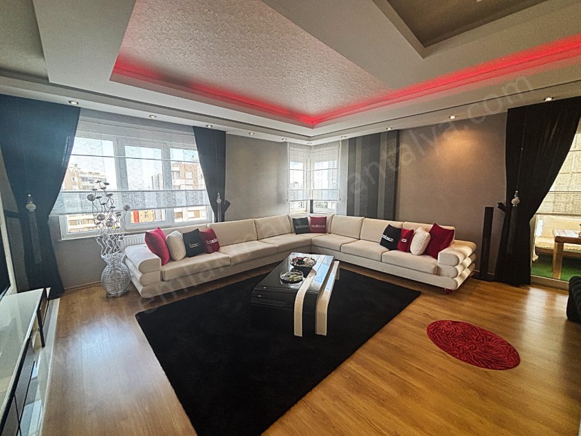 FULL DONANIMLI ELİT VE PRESTİJLİ SİTE İÇİ ARAKAT 3+1 