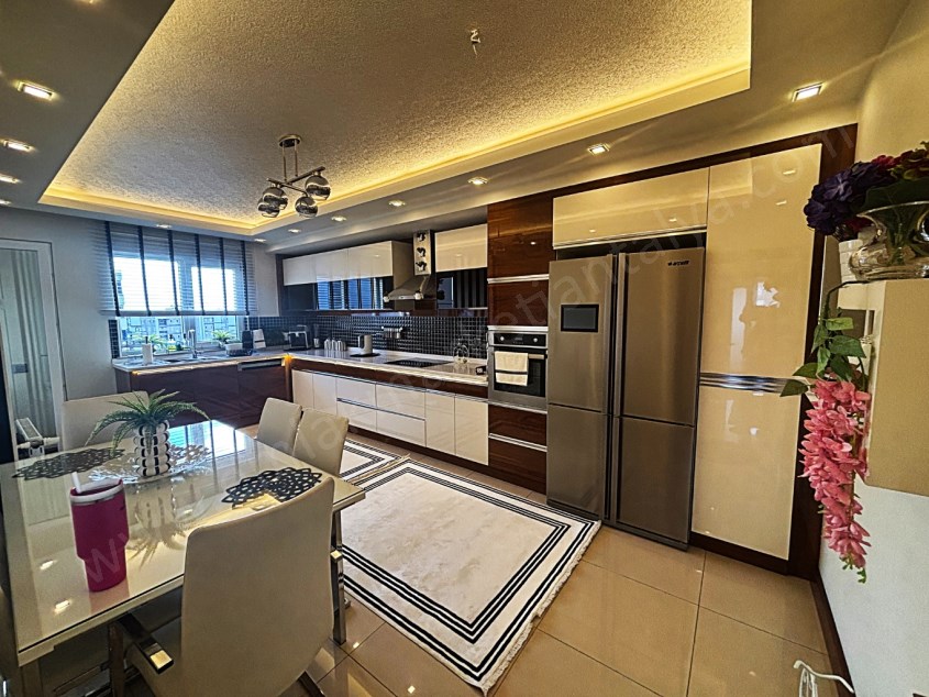 FULL DONANIMLI ELİT VE PRESTİJLİ SİTE İÇİ ARAKAT 3+1 