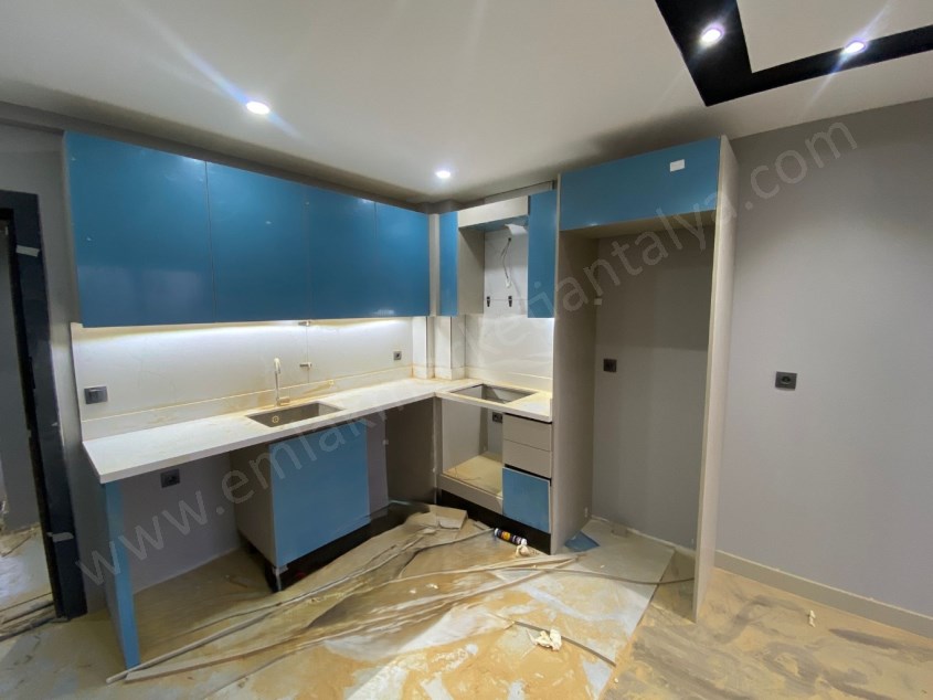 TRAMVAYIN DİBİNDE, MASALPARKA YAKIN, LÜKS KATTA SATILIK DAİRE