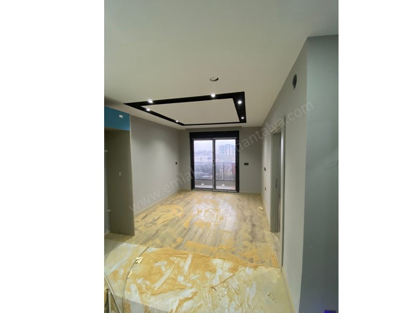 TRAMVAYIN DİBİNDE, MASALPARKA YAKIN, LÜKS KATTA SATILIK DAİRE