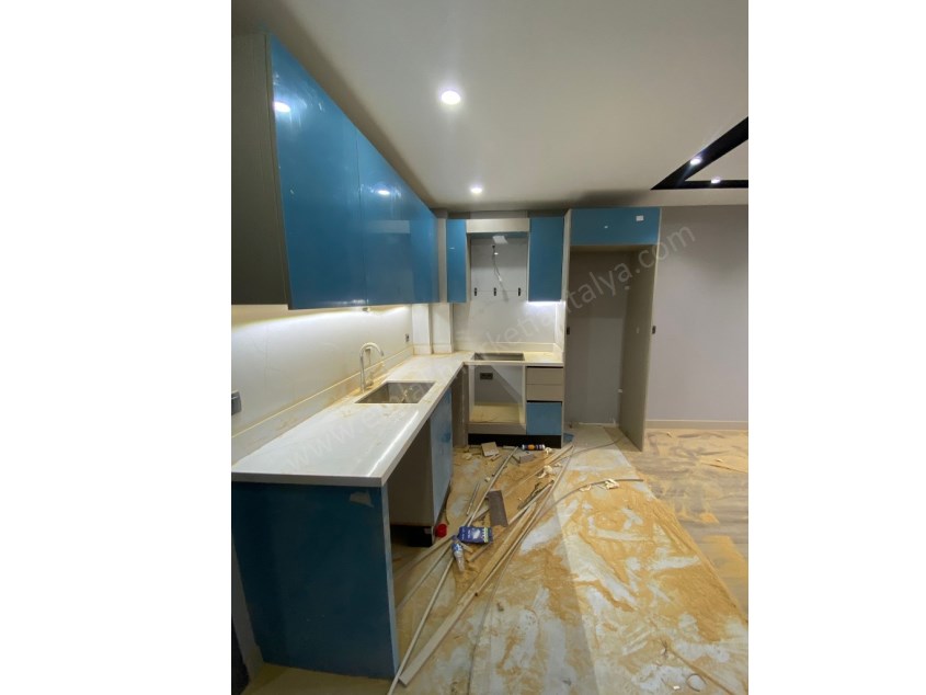 TRAMVAYIN DİBİNDE, MASALPARKA YAKIN, LÜKS KATTA SATILIK DAİRE