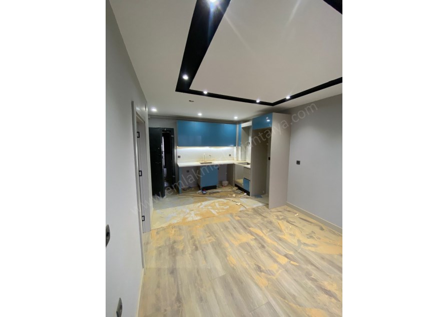 TRAMVAYIN DİBİNDE, MASALPARKA YAKIN, LÜKS KATTA SATILIK DAİRE