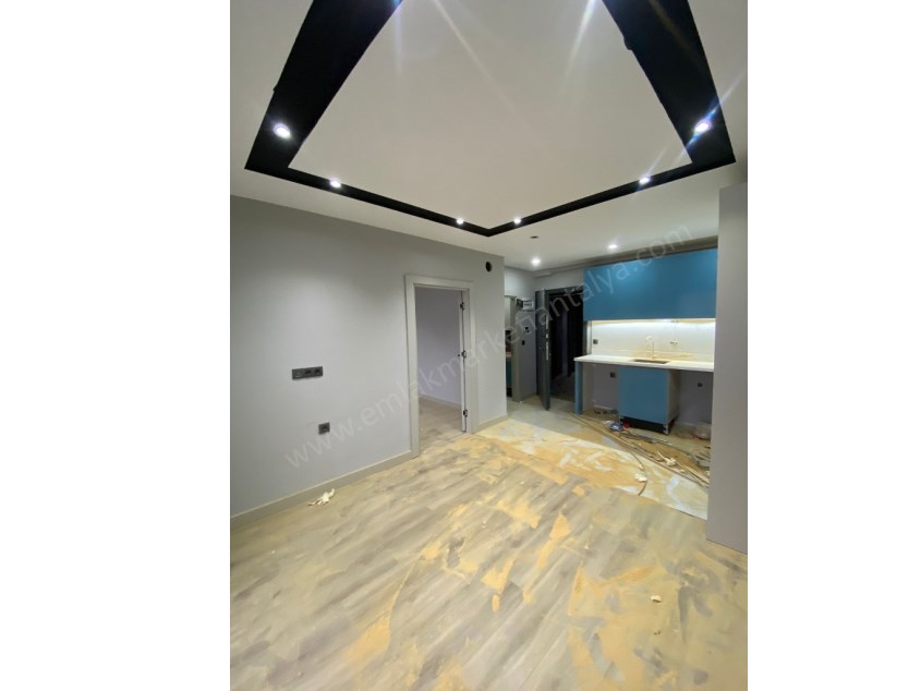 TRAMVAYIN DİBİNDE, MASALPARKA YAKIN, LÜKS KATTA SATILIK DAİRE