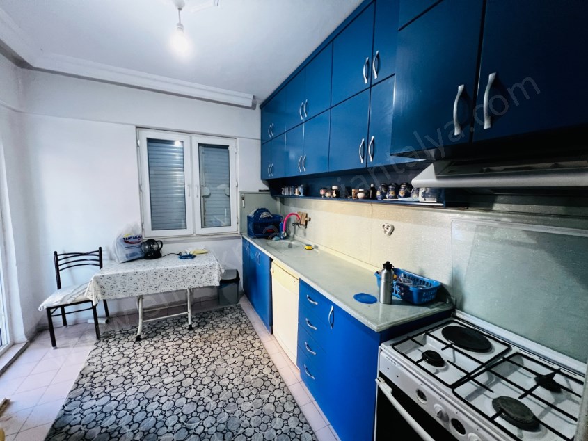 CADDE ÜSTÜ ÇOK GENİŞ FIRSAT 3+1 DAİRE