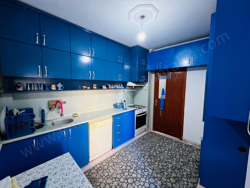 CADDE ÜSTÜ ÇOK GENİŞ FIRSAT 3+1 DAİRE