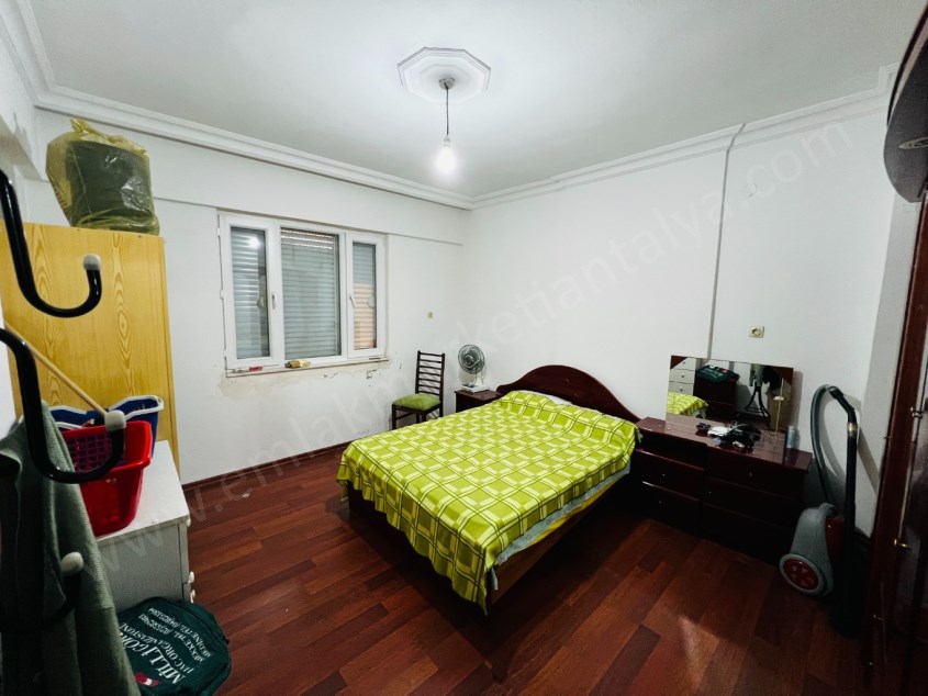 CADDE ÜSTÜ ÇOK GENİŞ FIRSAT 3+1 DAİRE