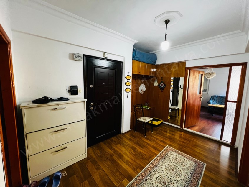 CADDE ÜSTÜ ÇOK GENİŞ FIRSAT 3+1 DAİRE