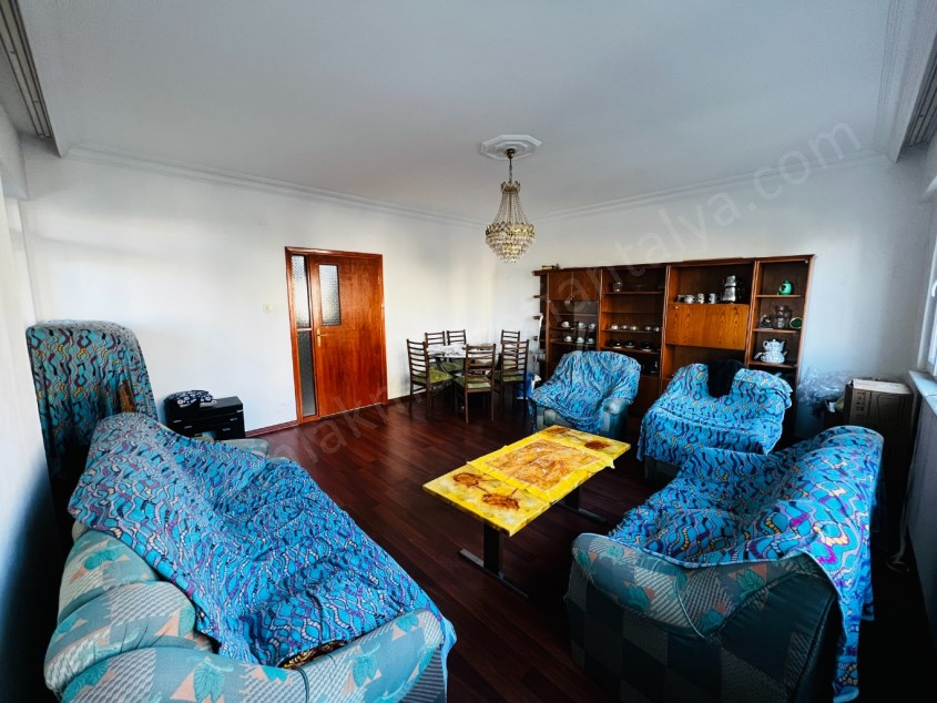 CADDE ÜSTÜ ÇOK GENİŞ FIRSAT 3+1 DAİRE