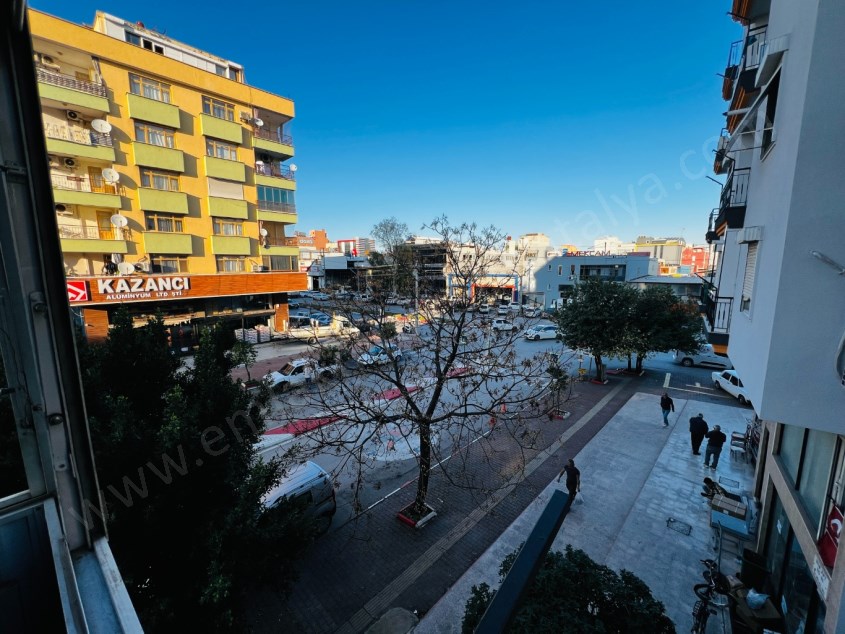 CADDE ÜSTÜ ÇOK GENİŞ FIRSAT 3+1 DAİRE