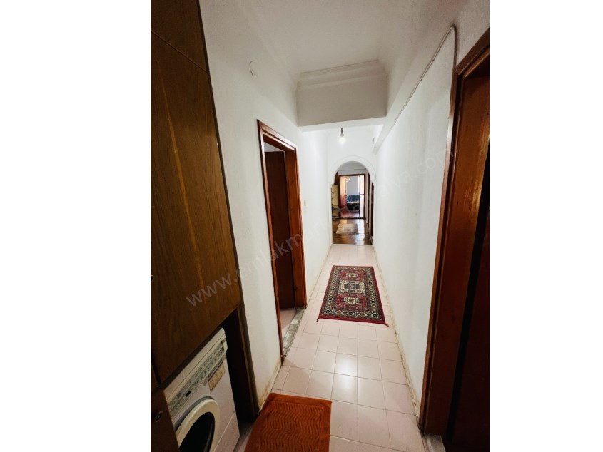 CADDE ÜSTÜ ÇOK GENİŞ FIRSAT 3+1 DAİRE