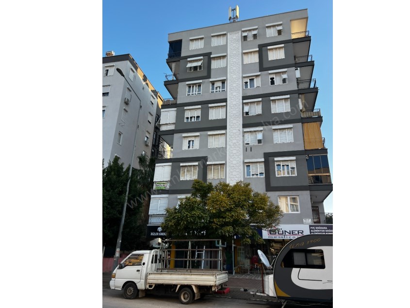 CADDE ÜSTÜ ÇOK GENİŞ FIRSAT 3+1 DAİRE