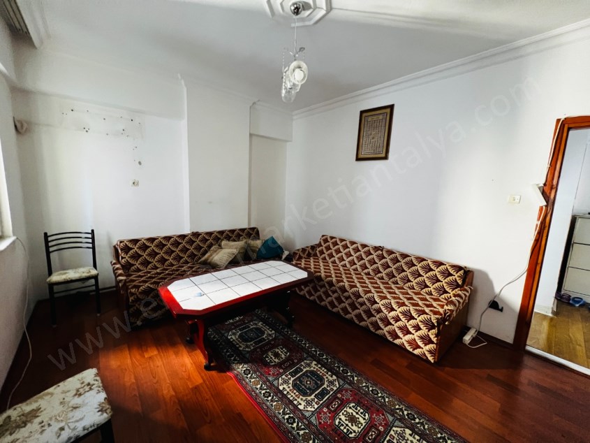 CADDE ÜSTÜ ÇOK GENİŞ FIRSAT 3+1 DAİRE