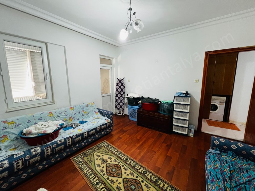 CADDE ÜSTÜ ÇOK GENİŞ FIRSAT 3+1 DAİRE