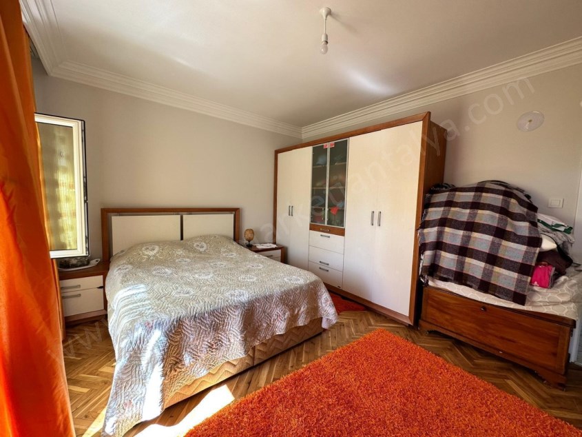 DENİZE 100 MT. MESAFEDE İÇİ YAPILI EBEVEYN BANYOLU ARAKAT 3+1