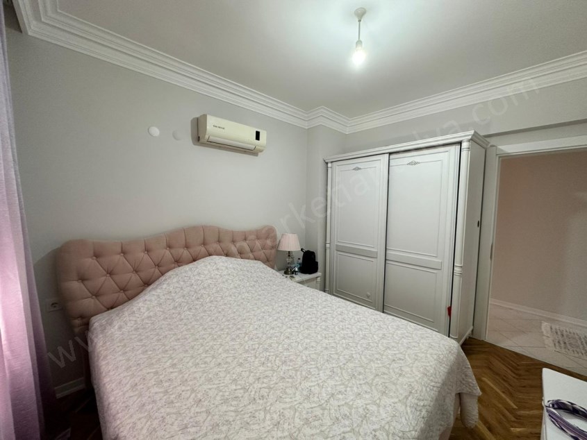 DENİZE 100 MT. MESAFEDE İÇİ YAPILI EBEVEYN BANYOLU ARAKAT 3+1