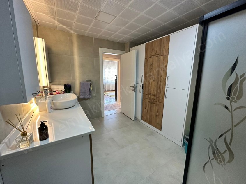 DENİZE 100 MT. MESAFEDE İÇİ YAPILI EBEVEYN BANYOLU ARAKAT 3+1