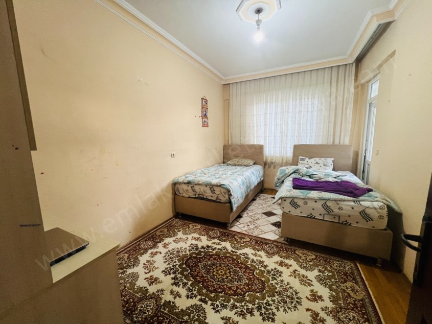 KONUKSEVERDE CADDE YAKINI 3+1 ARAKAT