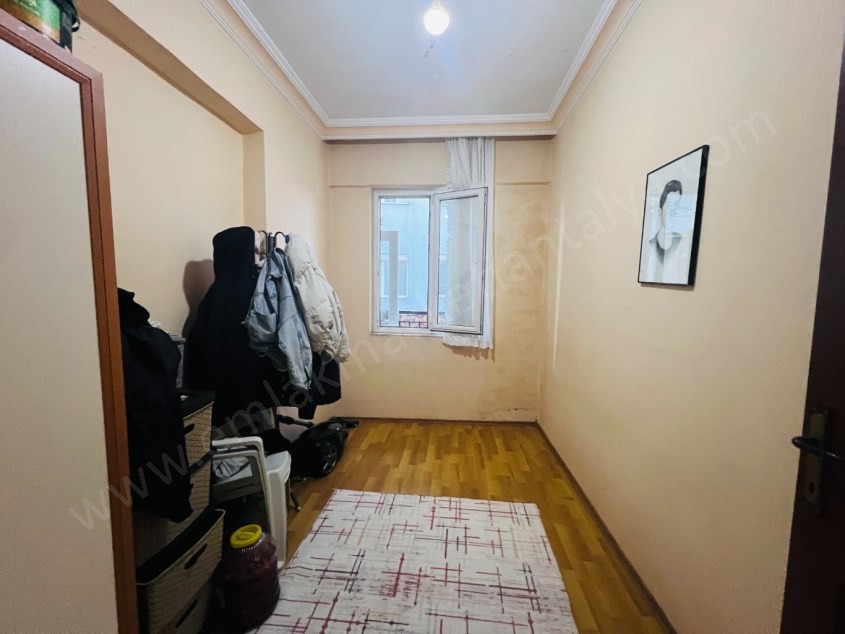 KONUKSEVERDE CADDE YAKINI 3+1 ARAKAT