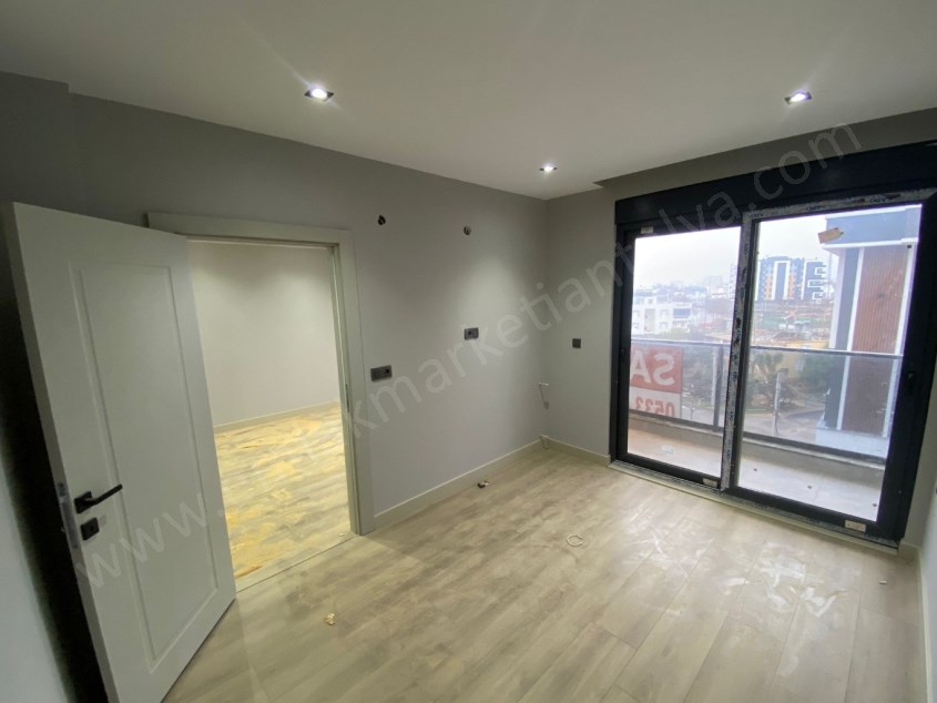 MASALPARK YAKINI , TRAMVAY DİBİ , ARAKAT SIFIR LÜKS SATILIK DAİRE 