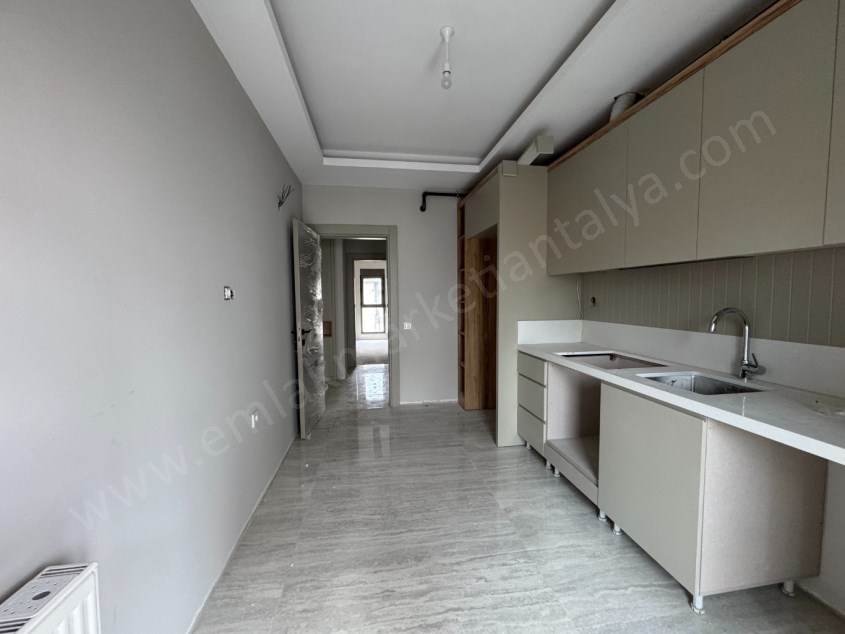 KIZILTOPRAK TRAMVAY YAKINI ÇİFT BANYOLU 2+1 LER 