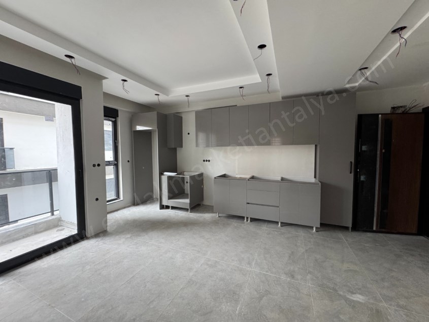 MEVLANA KAVŞAĞI YAKINI KATTA SIFIR 1+1 DAİRELER 