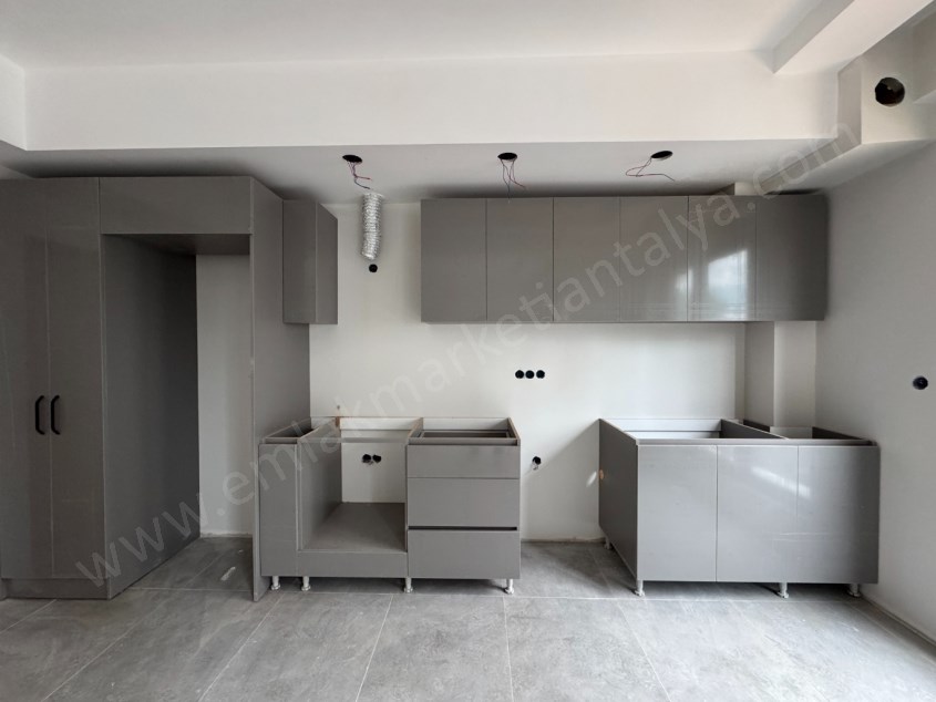 MEVLANA KAVŞAĞI YAKINI KATTA SIFIR 1+1 DAİRELER 